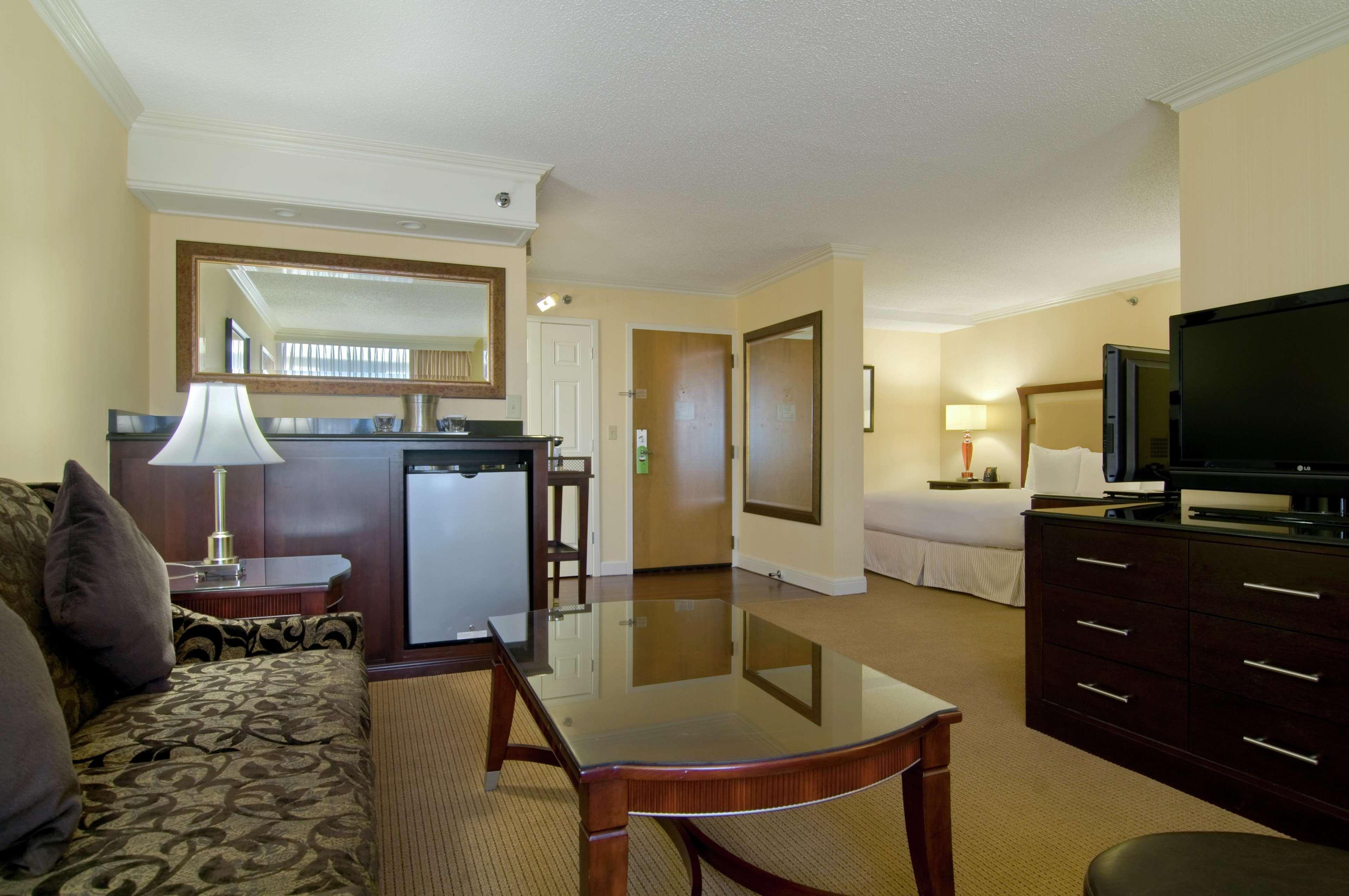 Hilton Raleigh North Hills Hotel Eksteriør billede