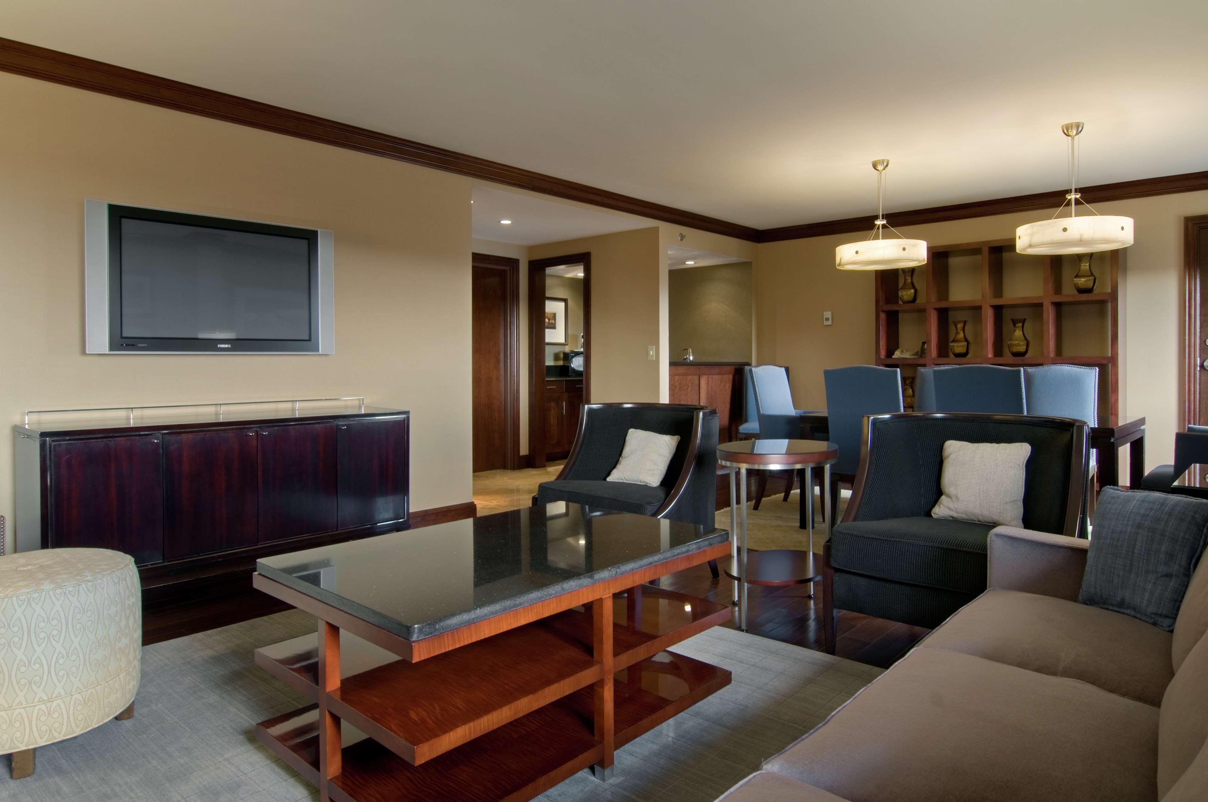 Hilton Raleigh North Hills Hotel Eksteriør billede