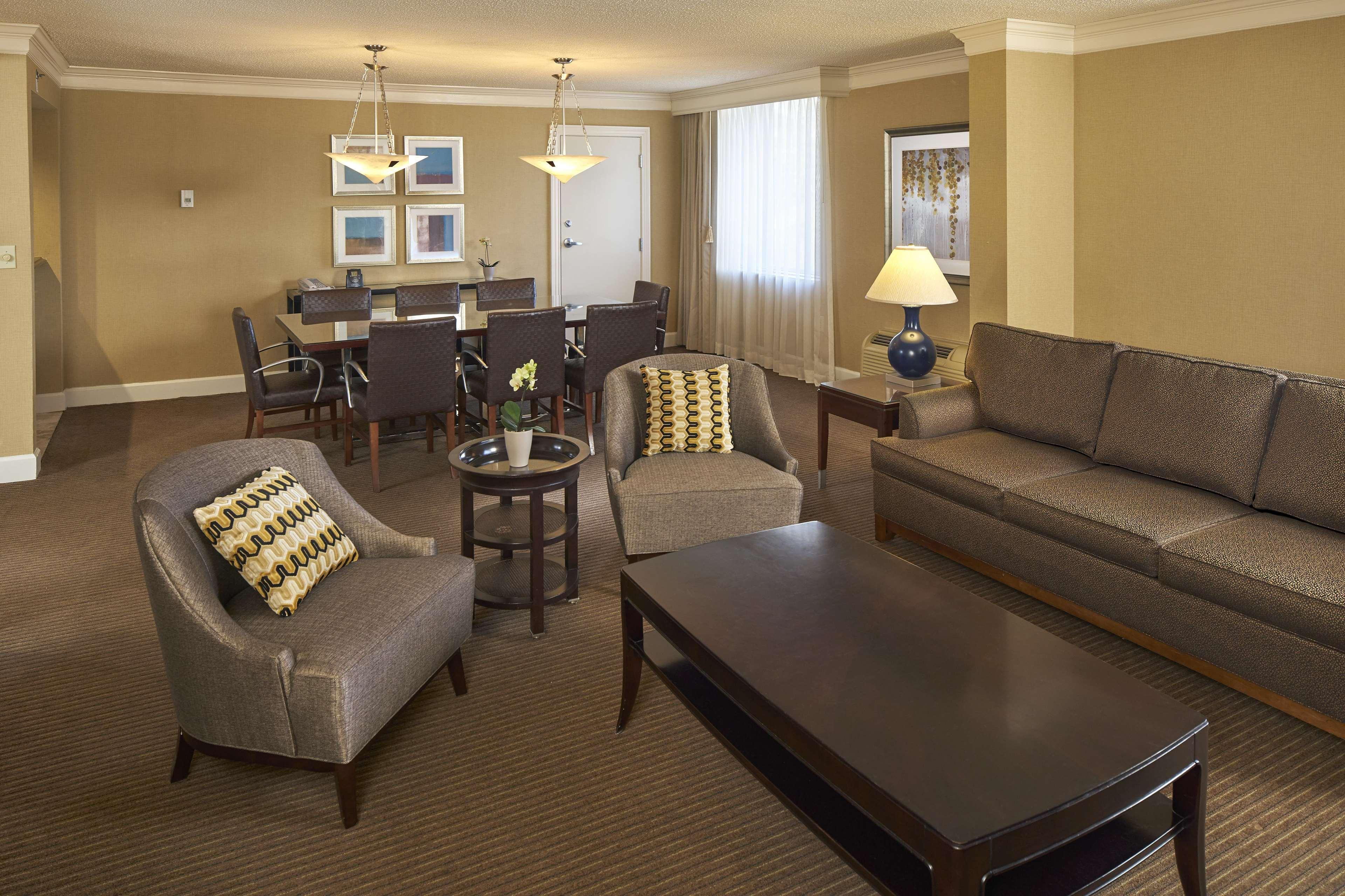 Hilton Raleigh North Hills Hotel Eksteriør billede