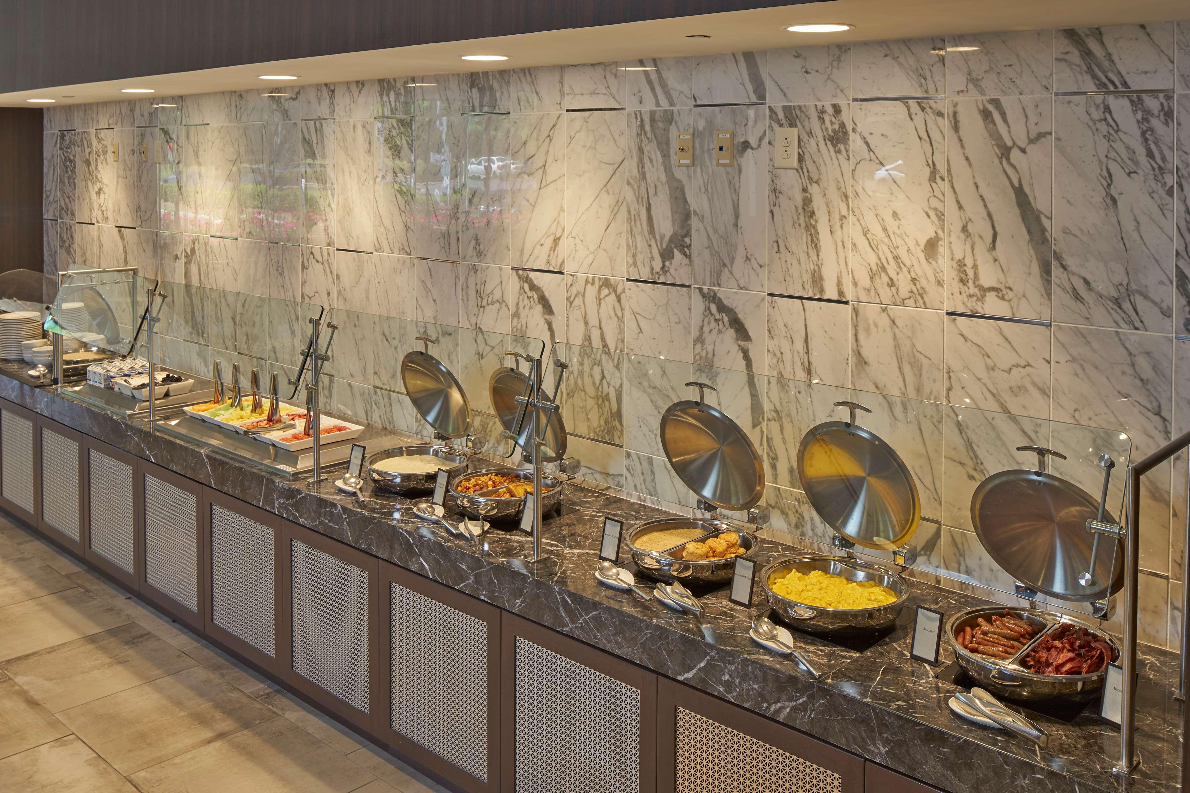 Hilton Raleigh North Hills Hotel Restaurant billede